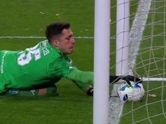 Cambeses y el VAR salvaron a Racing del gol de Vélez