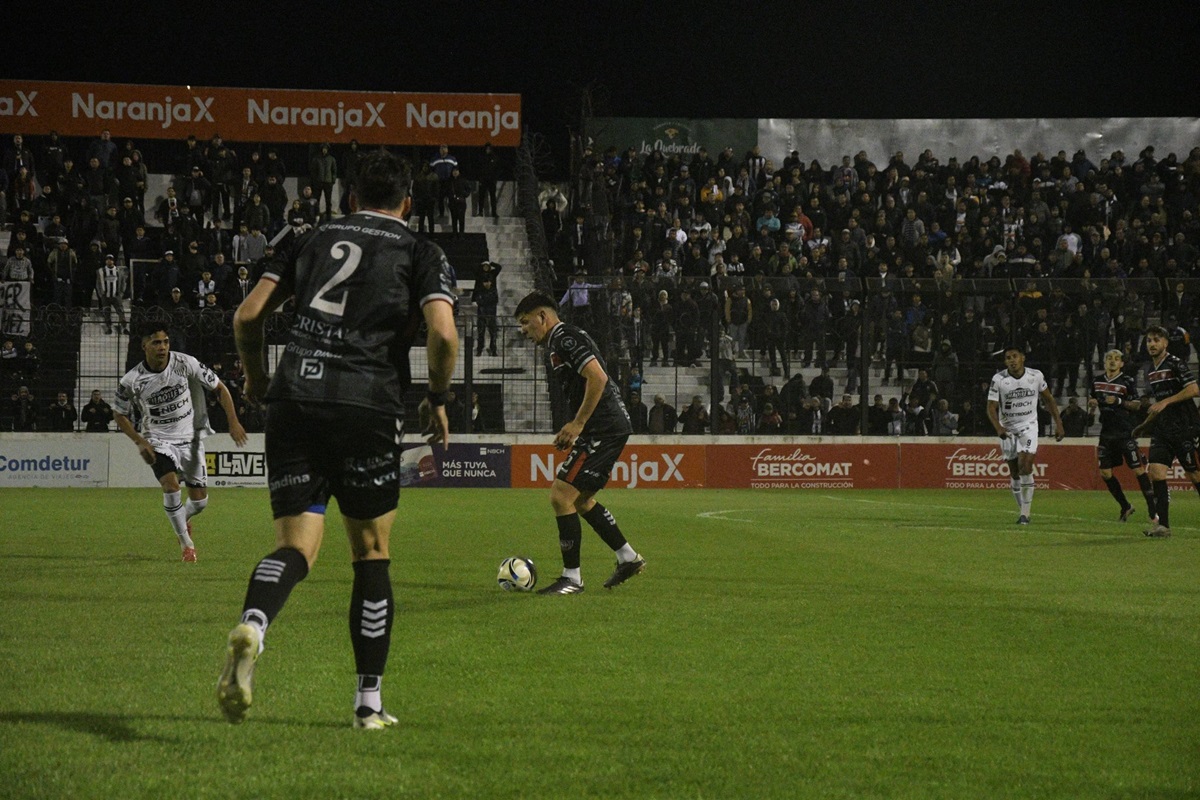 Pobre 0 a 0 entre Chaco for Ever y Chacarita Juniors