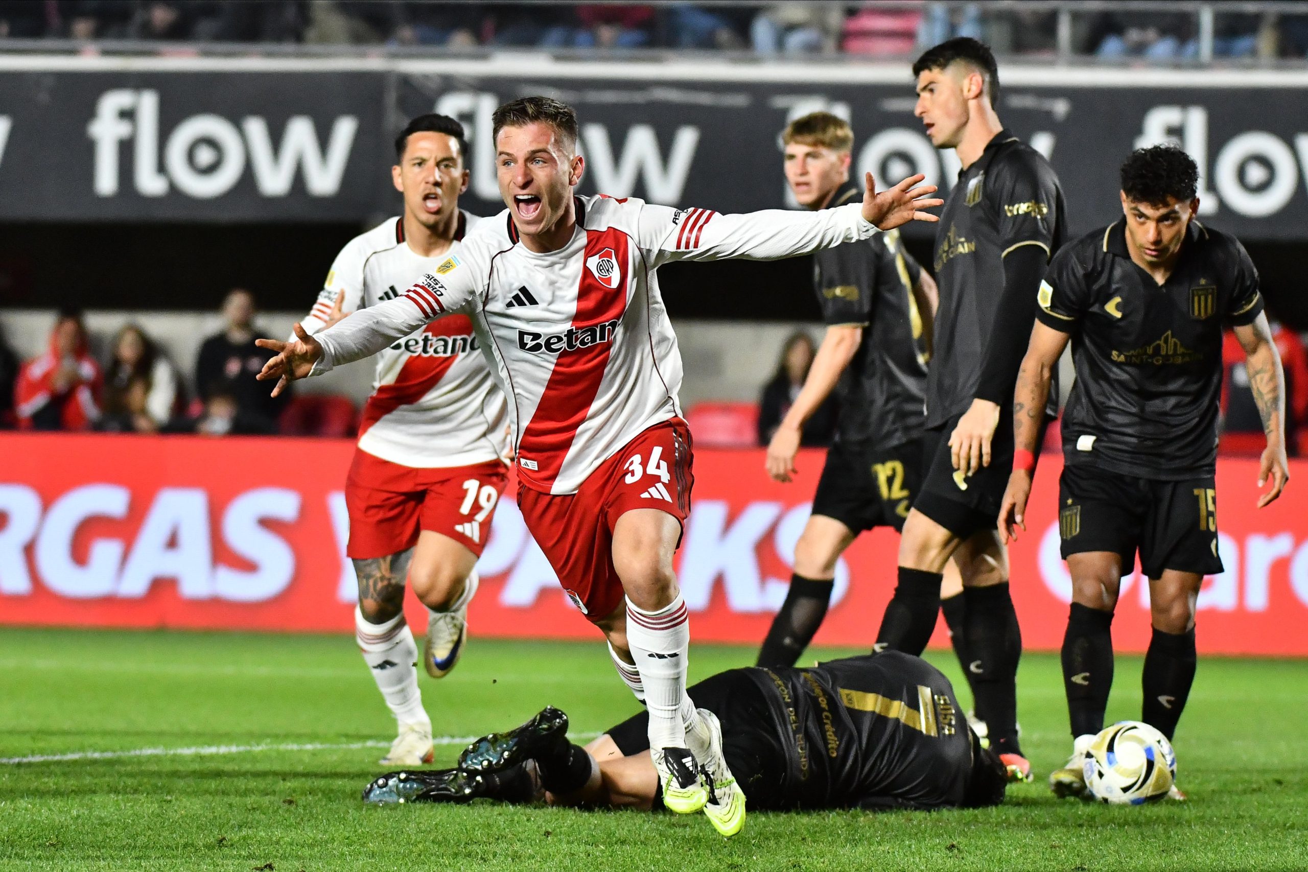 River derrotó a Estudiantes y llega encencido a la Copa Libertadores