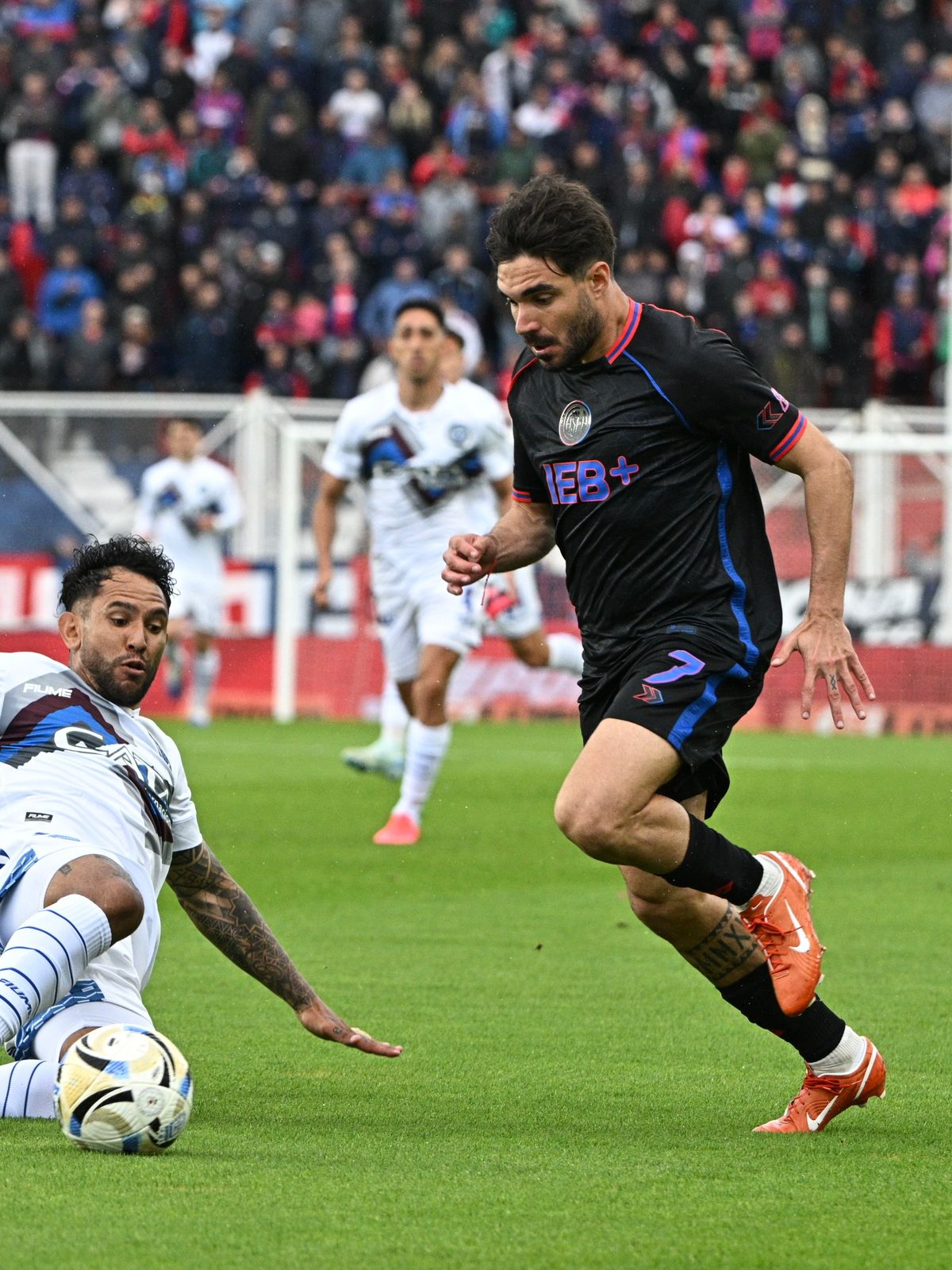 Desde los doce pasos, Ezequiel Cerutti amplió la ventaja para San Lorenzo sobre Godoy Cruz