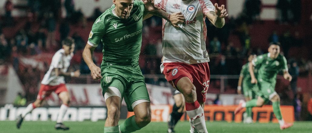 Argentinos lo destrabó en el segundo tiempo y goleó a Banfield