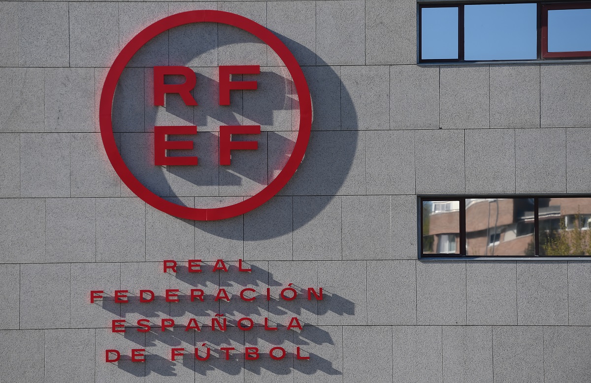 La UEFA trató los pedidos de España e Italia de jugar partidos de liga en el extranjero