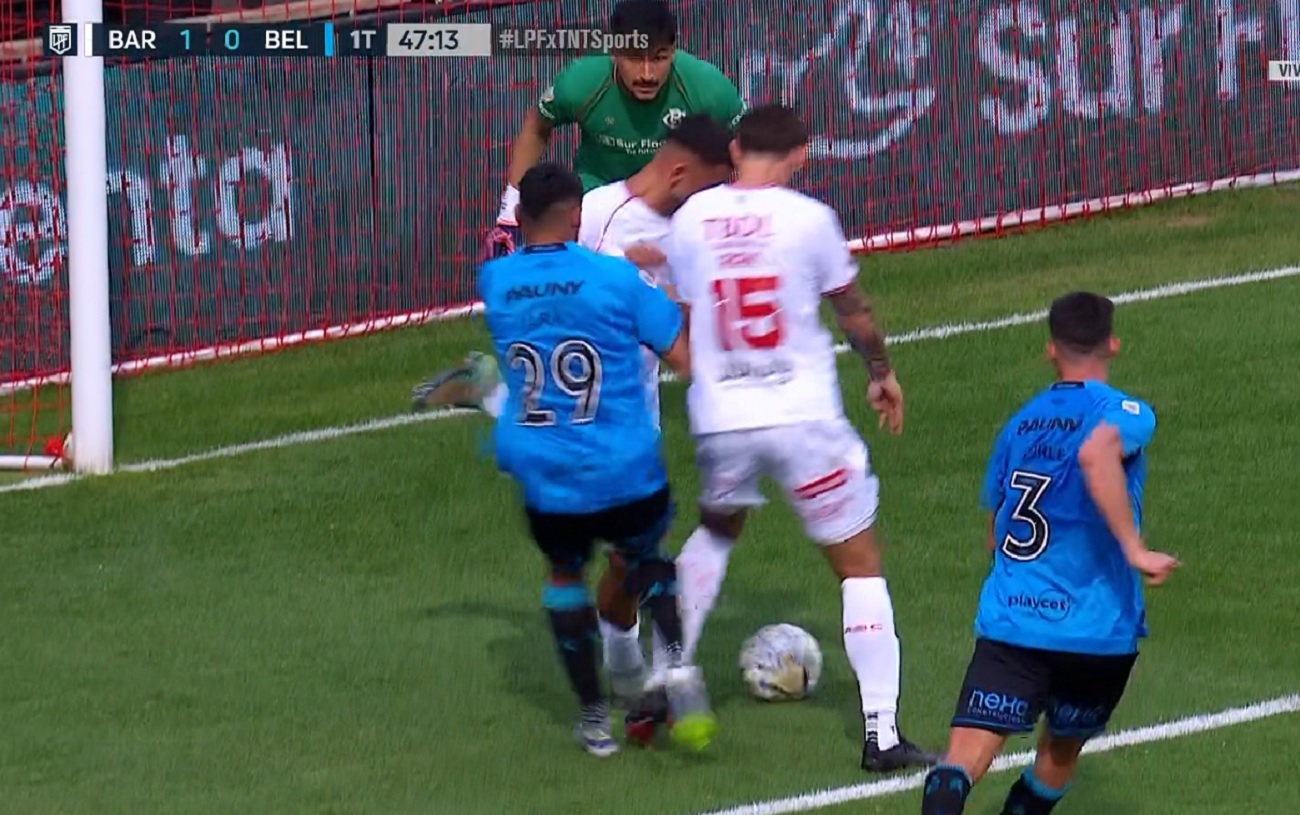 Belgrano estalla de bronca por el gol anulado ante Barracas Central