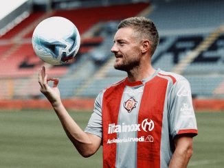 Jamie Vardy puso en su lugar a un periodista en su arribo a Cremonese