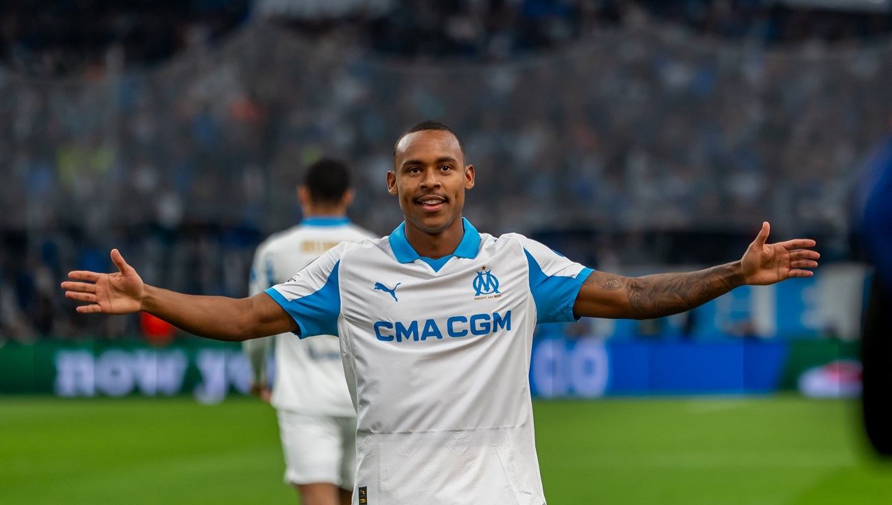Marsella aplastó al Ajax para su primera victoria en Champions League