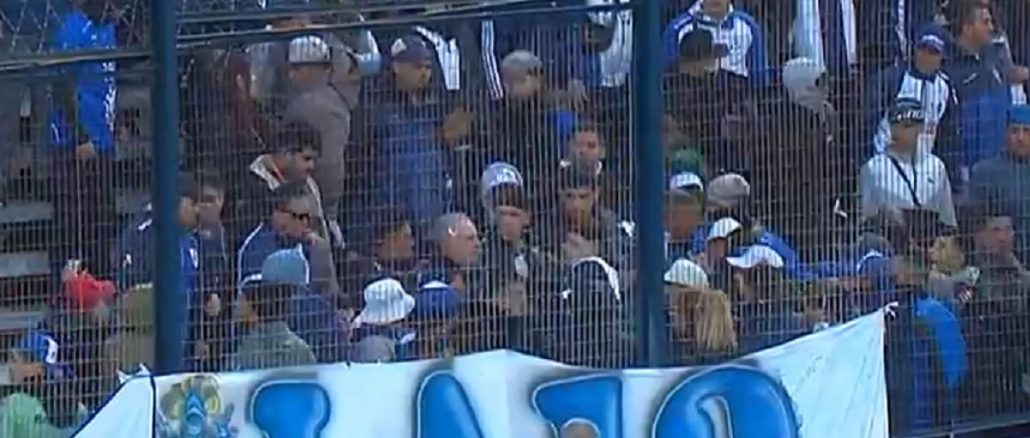 Sin visitantes y con disturbios igual: Incidentes en la cabecera de Gimnasia La Plata ante Atlético Tucumán