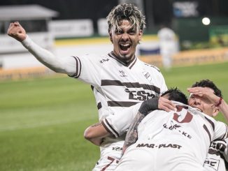 Lleva 5 goles y Ronaldo Martínez lidera con Platense la tabla de goleadores