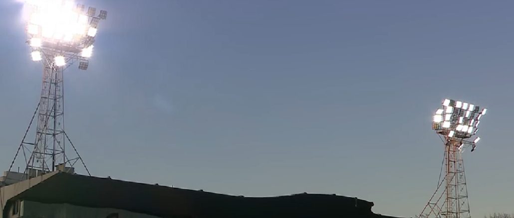 Dóvalo pidió más claridad pero fallan las luces en Gimnasia - Atlético Tucumán y parece una disco