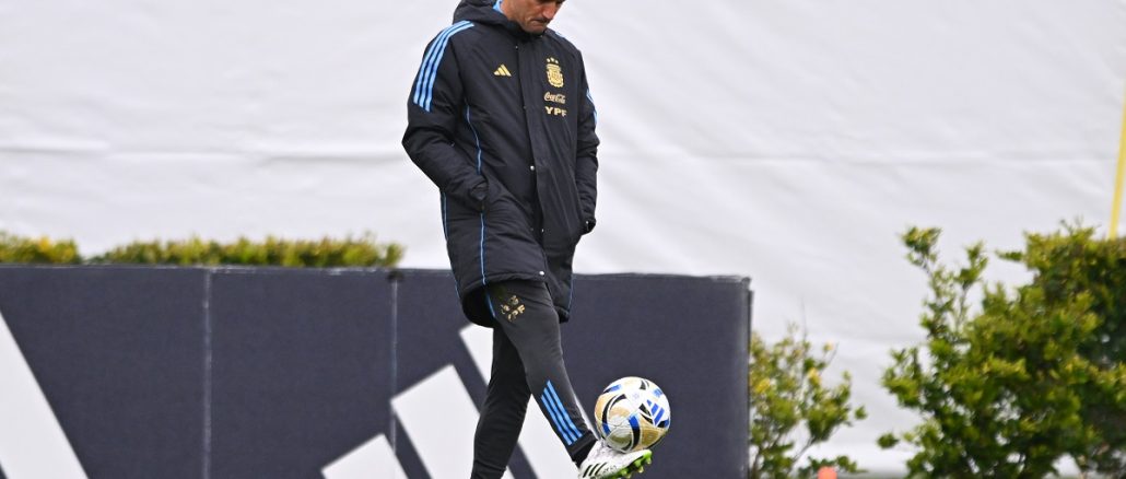 Lionel Scaloni Scaloni y el pase frustrado de Dibu Martínez: "Habrá tenido la ilusión de jugar en Manchester United"