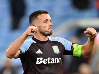Aston Villa se estrenó sin Dibu Martínez en Europa League