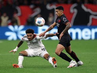 ¡Entró en el segundo tiempo y no lo terminó! Equi Fernández debutó en Bayer Leverkusen y fue expulsado en media hora