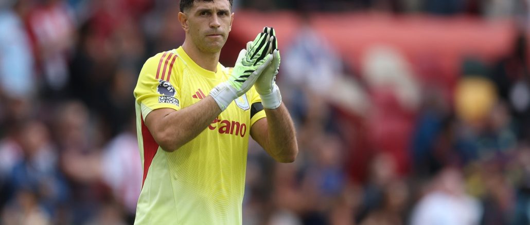 Dibu Martínez Dibu Martínez vuelve a ser titular en el Aston Villa tras la polémica con el Manchester United