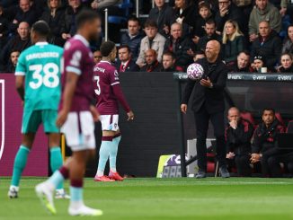 Rápida sustitución de Milos Kerkez en Liverpool