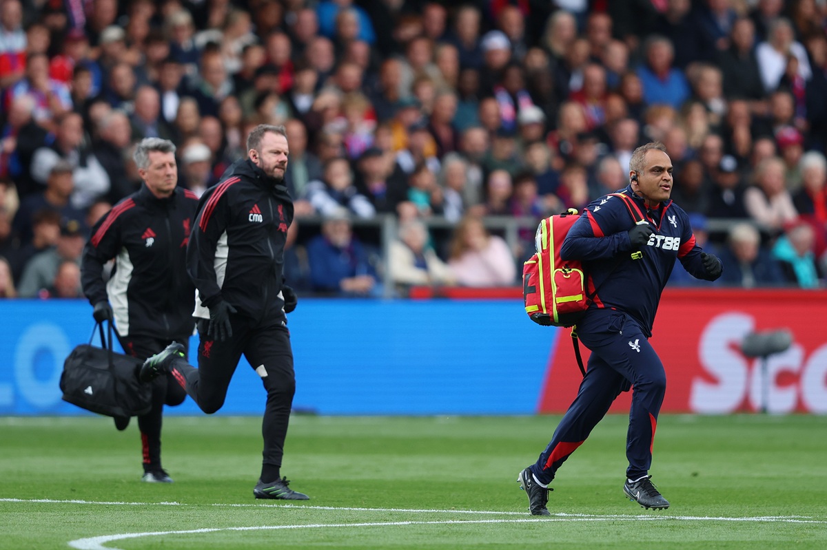 Un fan se desvaneció en pleno Liverpool vs Crystal Palace