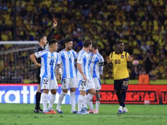Moisés Caicedo vio la roja en Ecuador pero podrá jugar igual el debut en el Mundial 2026