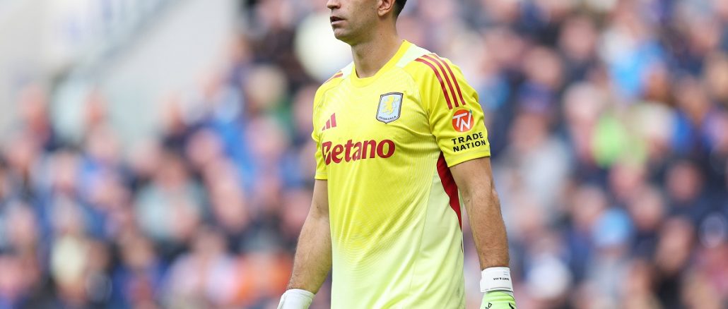 Aston Villa resistió ante Everton y sumó un punto gracias a las atajadas del Dibu Martínez