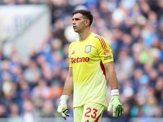 Aston Villa resistió ante Everton y sumó un punto gracias a las atajadas del Dibu Martínez