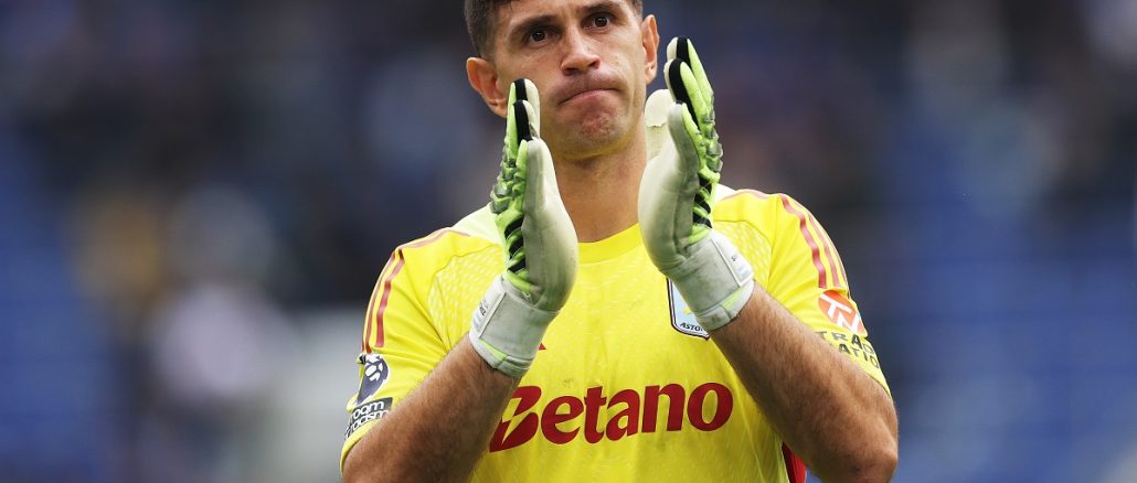 Los gestos del Dibu Martínez a los hinchas del Aston Villa