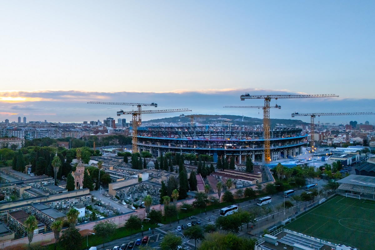 El Camp Nou con malas noticias