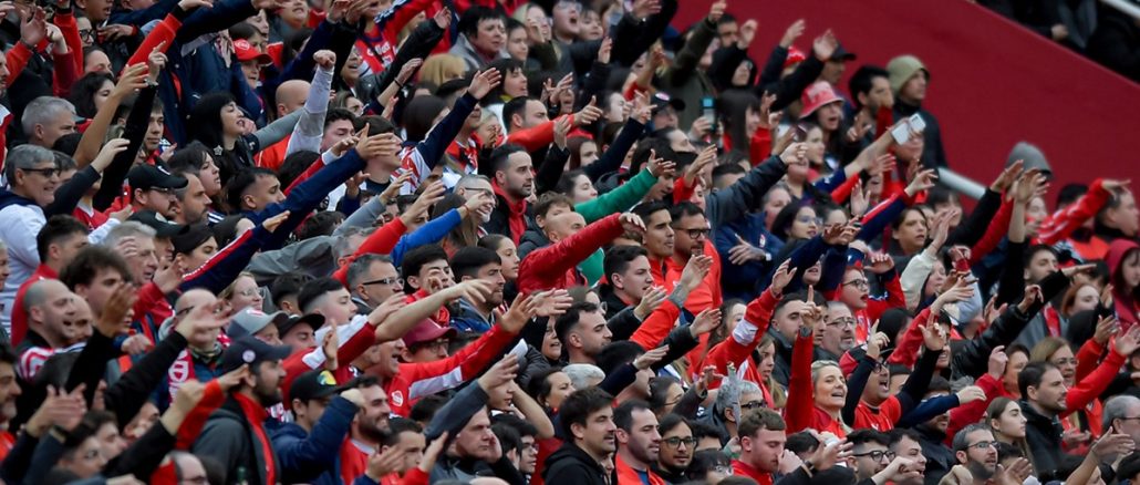 Público de Independiente Los hinchas de Independiente estallaron contra Chiqui Tapia