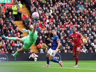 Un golazo de Gravenberch rompió el derbi de Merseyside y Liverpool vence al Everton