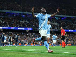 En el segundo tiempo, Manchester City venció a Napoli con goles de Haaland y Doku