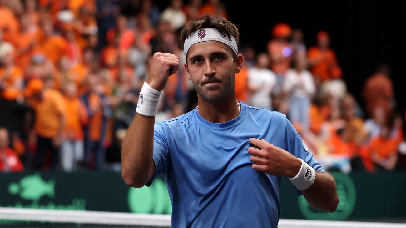 Tomás Etcheverry le dio el primer punto a Argentina en Copa Davis