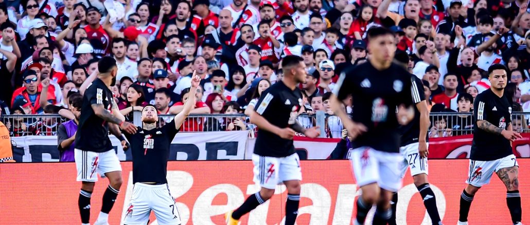 Deportivo Riestra hizo historia y le ganó a River
