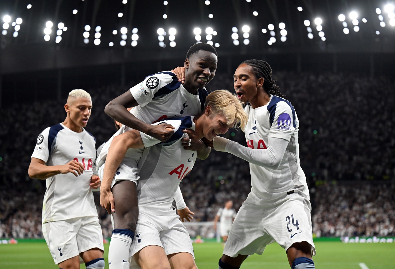 Luiz Júnior se hizo en Villarreal el primer autogol de la Champions League 2025/26