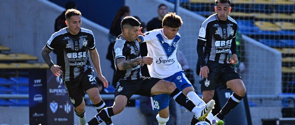 Vélez gritó campeón de la Supercopa Argentina en cancha de Rosario Central Doblete de Gordon: Vélez se impuso a Central Córdoba y es campeón de la Supercopa Argentina