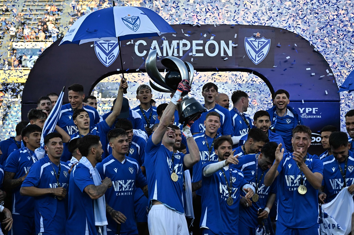 Vélez puso un once titular sin jugadores surgidos del club tras 49 años