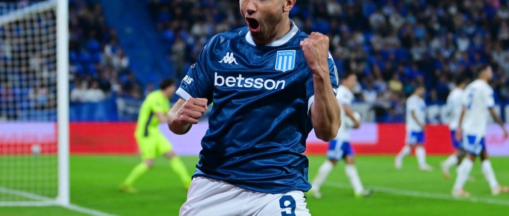 Maravilla Martínez puso el 1 a 0 de Racing ante Vélez Maravilla Martínez marcó ante Vélez y llegó a los 50 goles con Racing