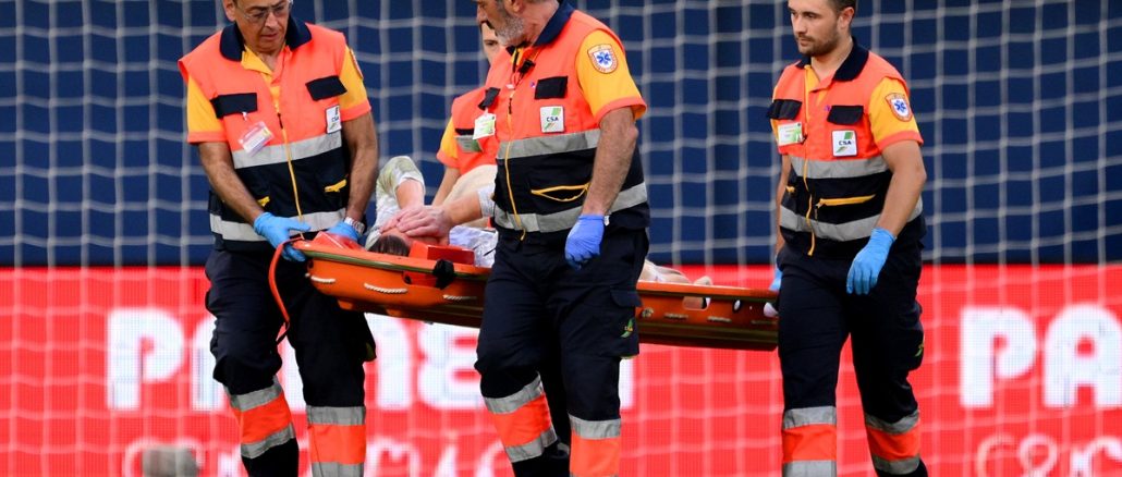 Ter Stegen sale en camilla un 22 de septiembre de 2024, un año y tres días antes que se lesione Joan García también arquero del Barcelona El karma de una lesión en Barcelona con un año y tres días de diferencia