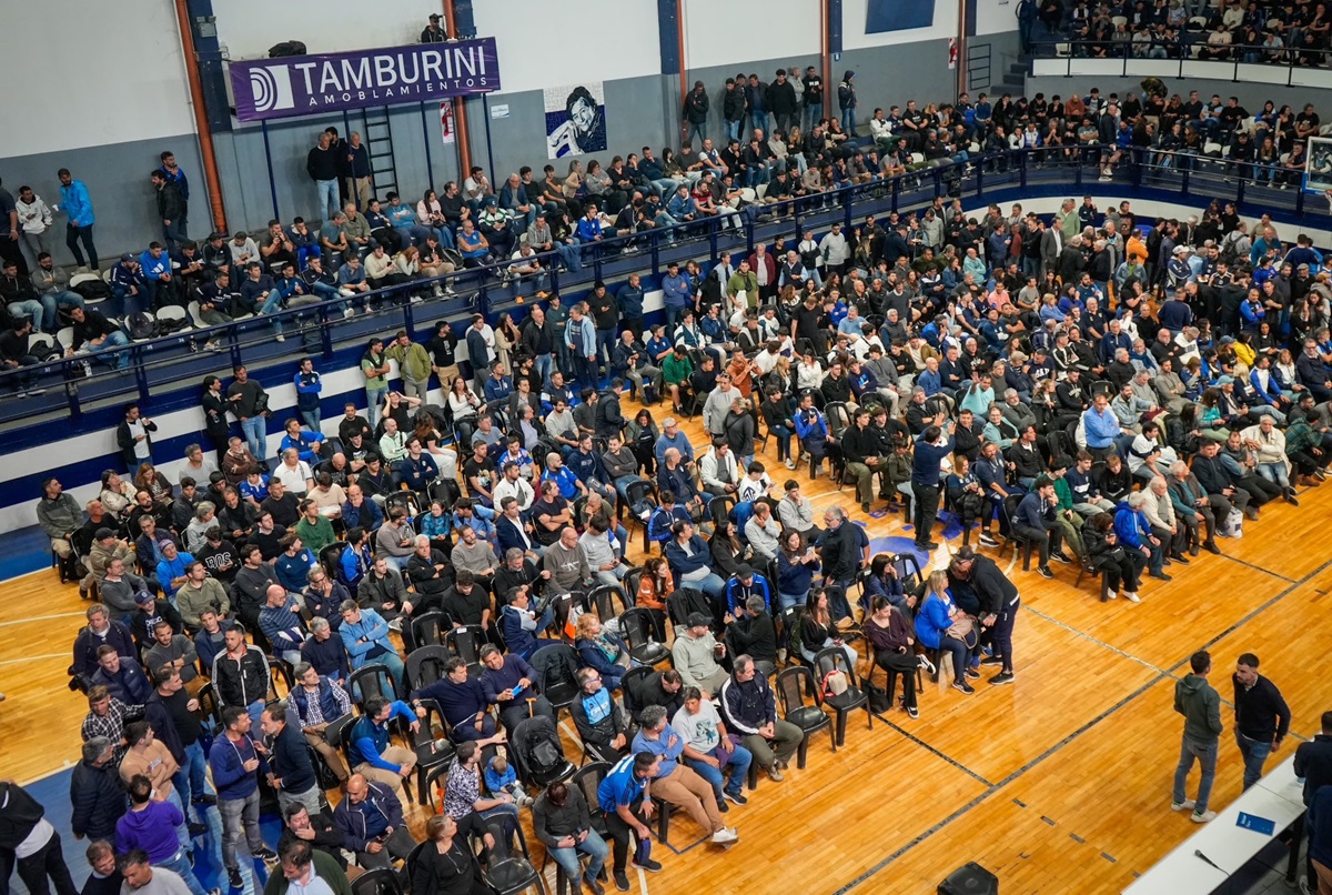 Gimnasia La Plata vivió un momento de tensión en plena Asamblea
