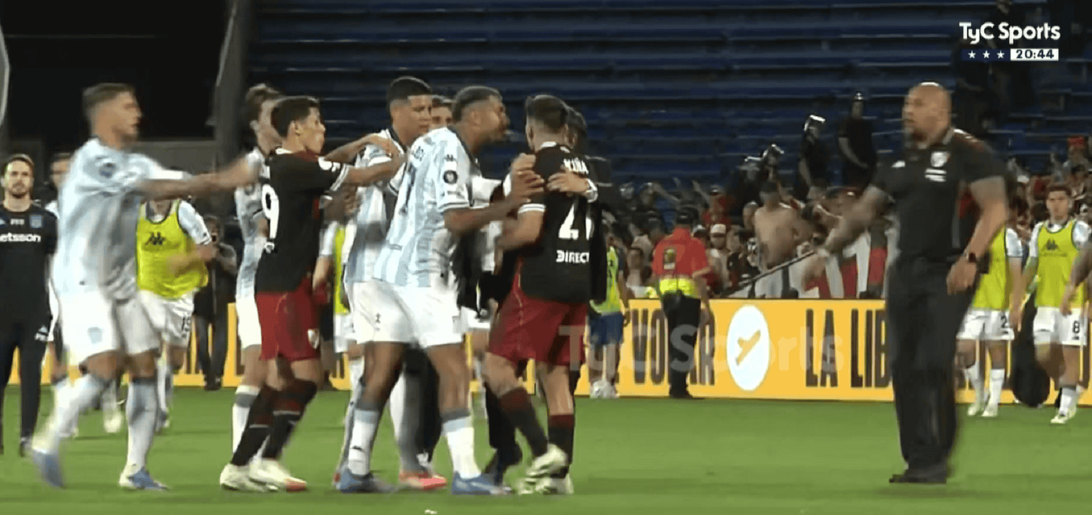 Balboa escupió a Acuña y desató un escándalo tras Racing-River.