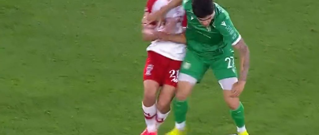 Gabriel Vega expulsado en Huracán Banfield Gabriel Vega jugó 1 minuto en Huracán - Banfield y se fue expulsado