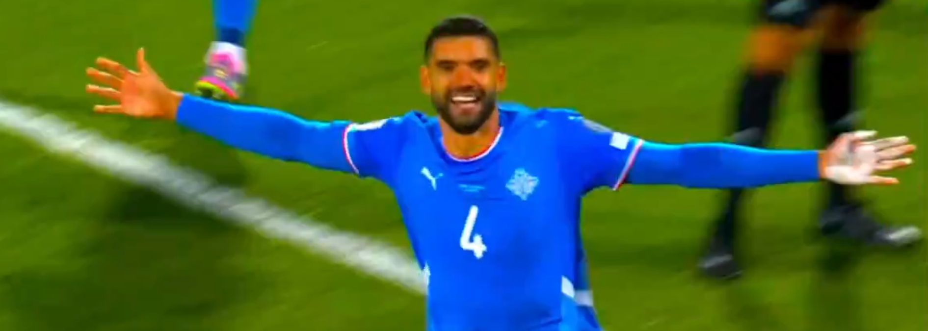 Islandia pone suspenso a la clasificación de Francia marcándole en Reikiavik