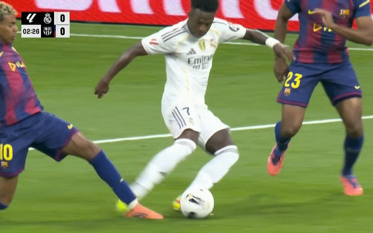 Polémica tempranera en El Clásico: ¿Hubo penal de Lamine Yamal a Vinicius?