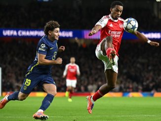 Julián Álvarez pateó con el arco vacío y erró un gol increíble