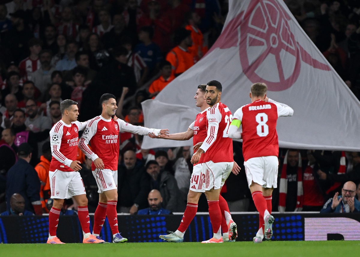 Arsenal tachó a Olympiacos y sigue a puro triunfo en Champions League