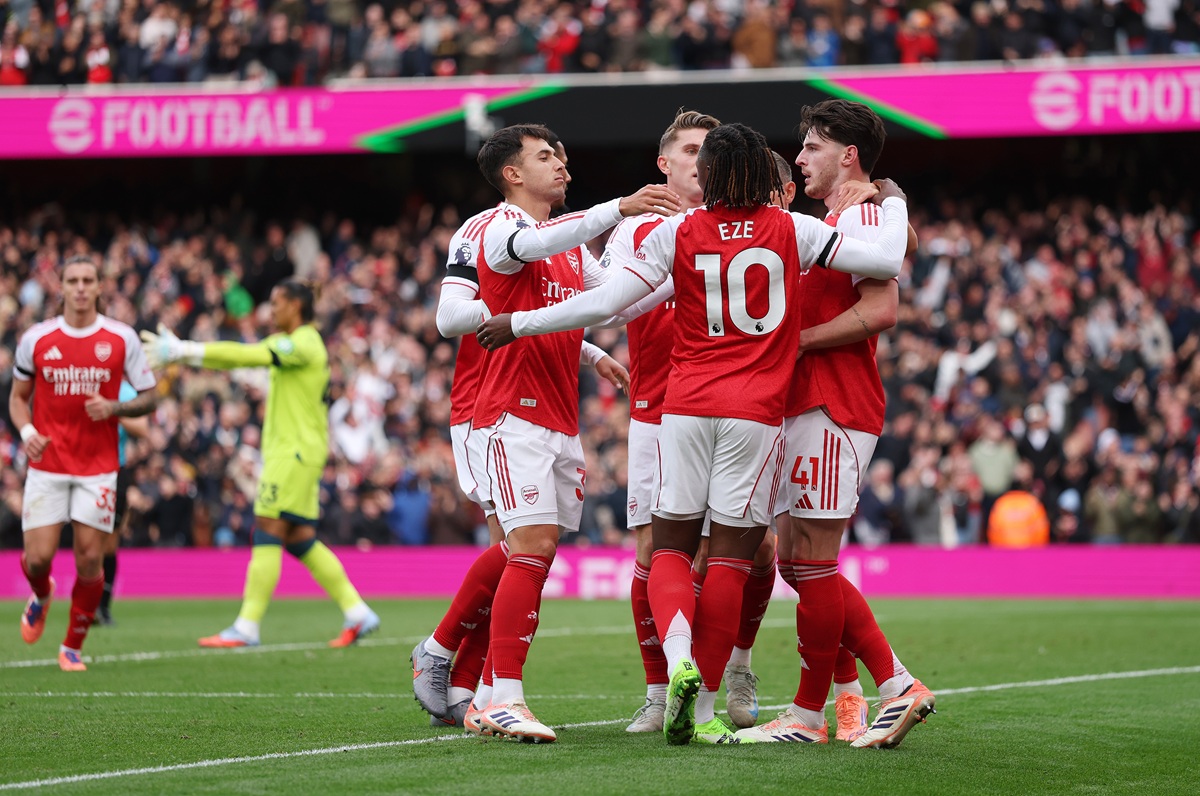 Arsenal se subió al liderazgo de Premier League venciendo a West Ham en derbi londinense