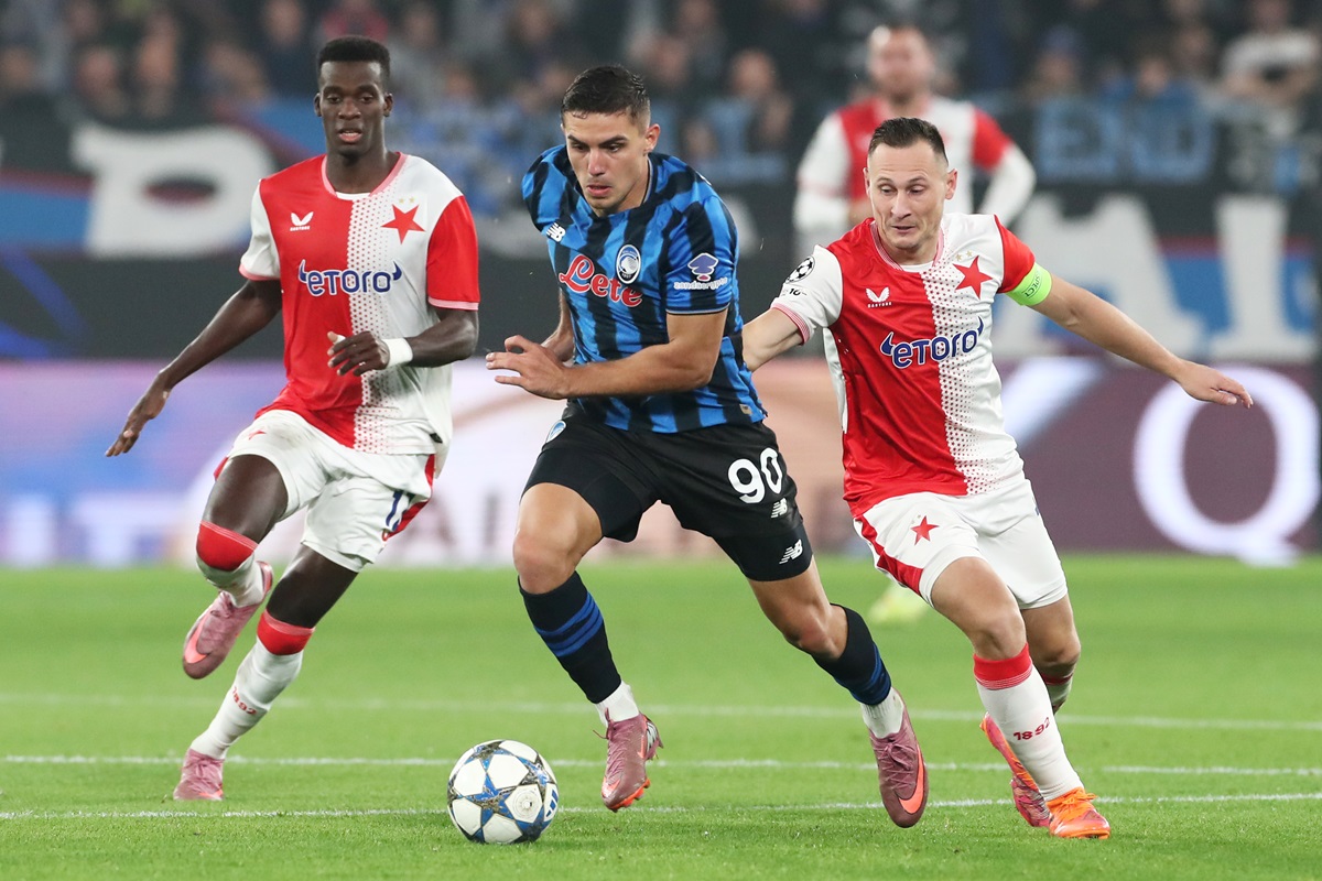 Atalanta dejó pasar el tren en Champions ante Slavia Praga