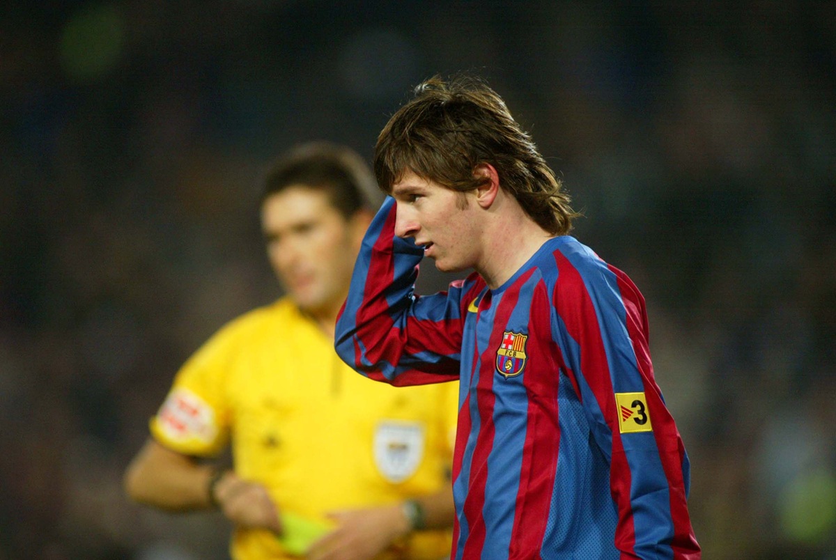 Lionel Messi cumple 21 años como futbolista profesional