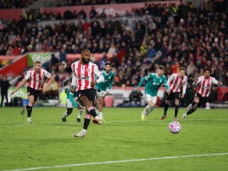 Brentford sorprendió al Liverpool y le propinó la cuarta derrota seguida en la Premier League
