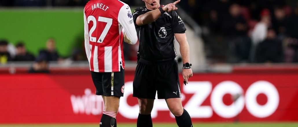 Se lesionó el árbitro de Liverpool Brentford