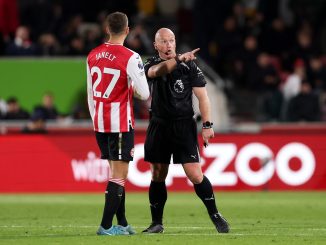 Se lesionó el árbitro de Liverpool Brentford