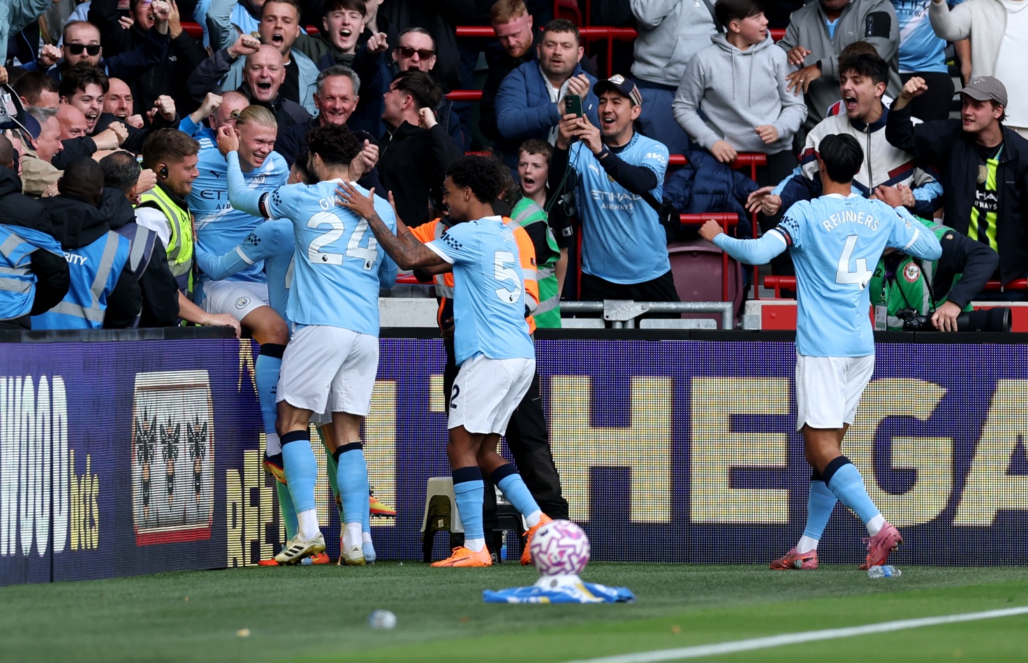 Manchester City ganó y se mete en la pelea de Premier League