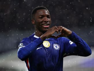 Moisés Caicedo marcó con Chelsea su primer gol en Champions League