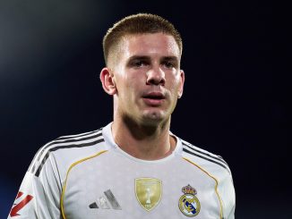 Franco Mastantuono es suplente en El Clásico