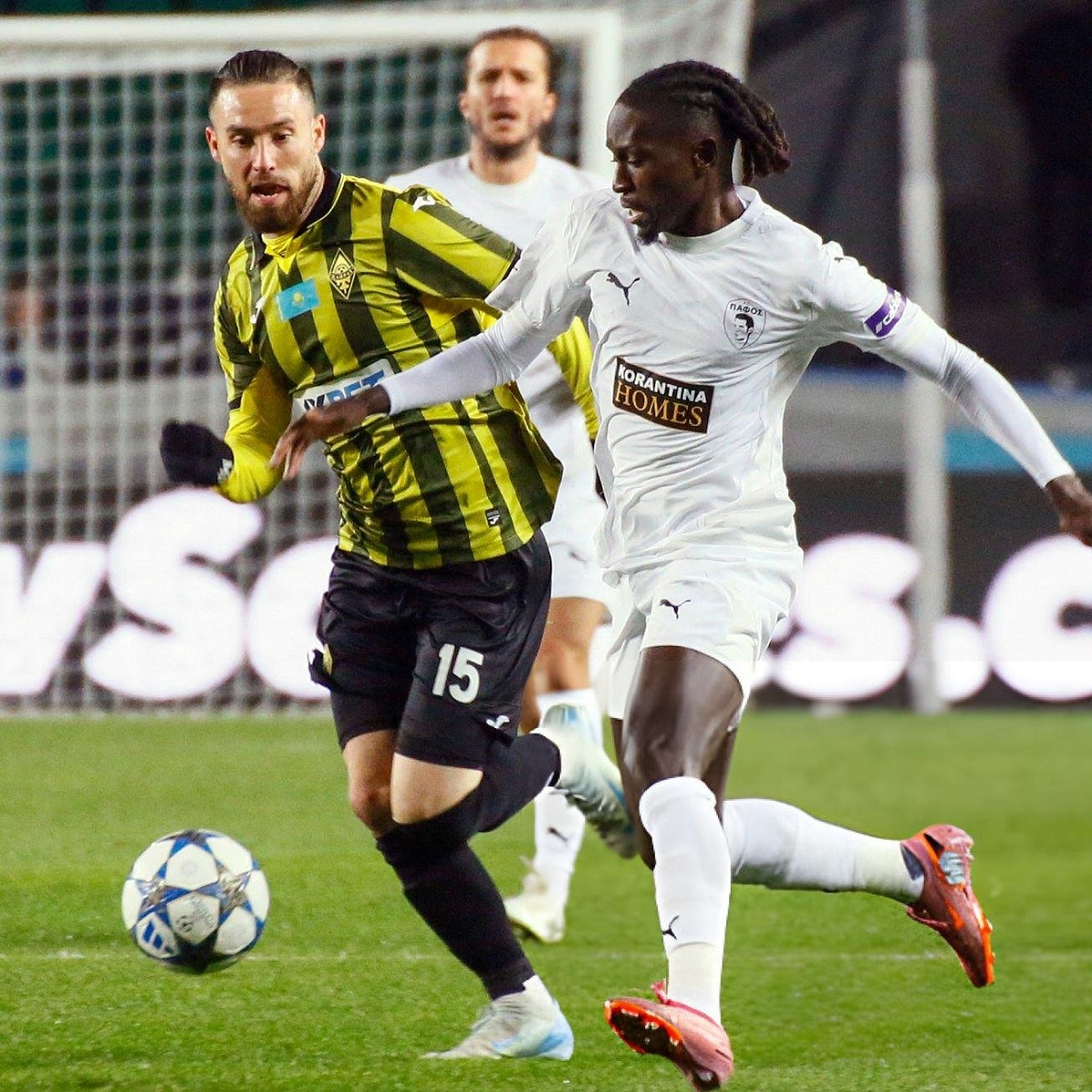 Pafos aguantó con diez todo el partido y rescató un empate ante Kairat Almaty en Champions